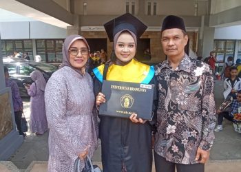 Doa Orang Tua Antarkan Fairuz Menjadi Wisudawan Termuda UB